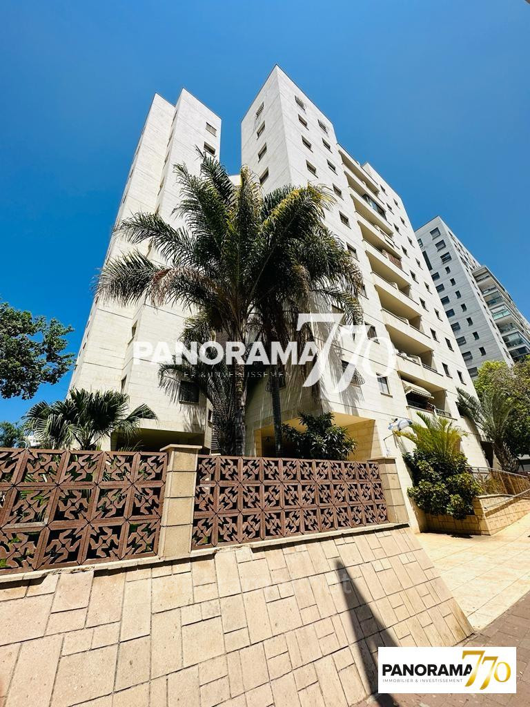City, Ashdod